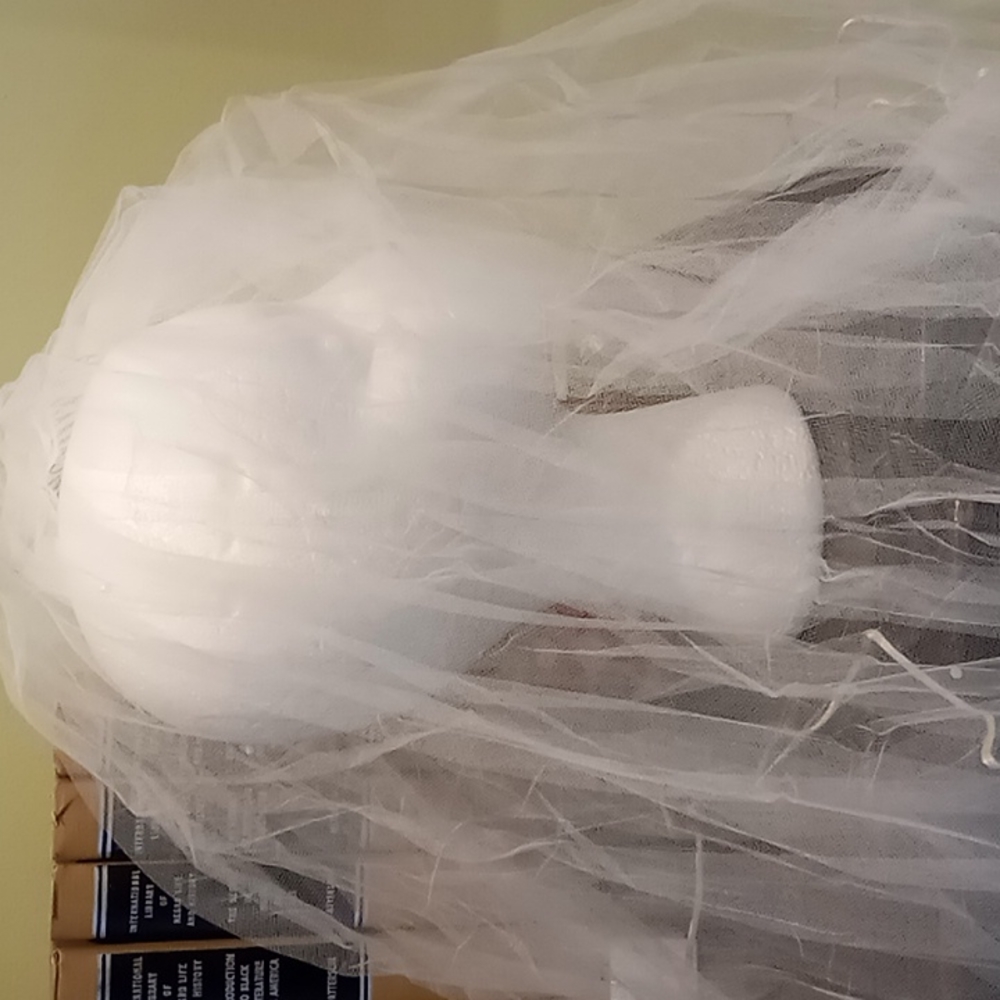 Brand New Gorgeous Bridal Veil w Swarovski Crystals